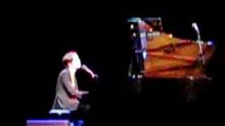 Rufus Wainwright - burps while singing 