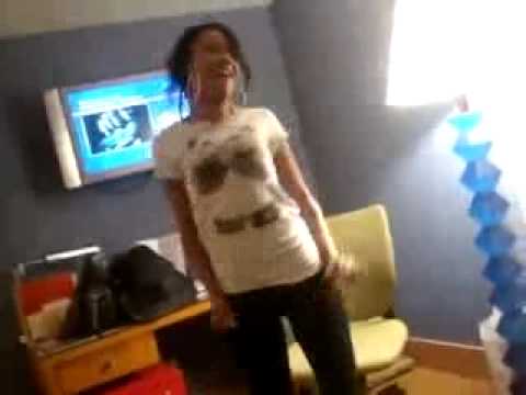 Kapri-Styles Dancing To Right Thurr