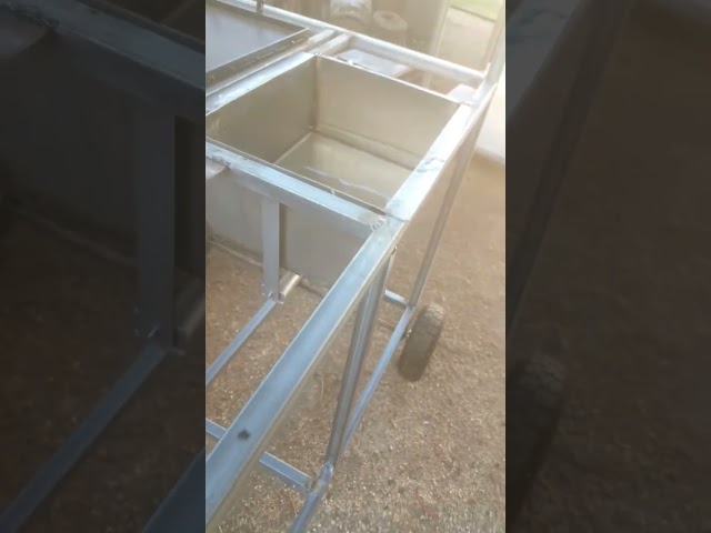 Vídeo relacionado con VITAKRAFT Hot Dog con Golosinas de Res para Perros 1 Unidad 30 g