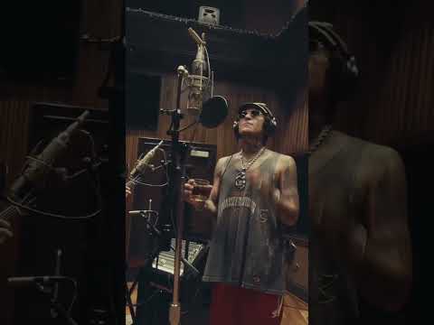 Yelawolf - Uphill  ("45" album)