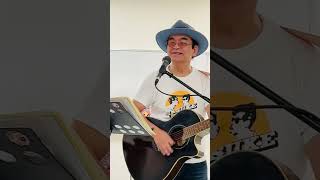 🟡【突撃カメラマン】 ｢ギター弾き語り❗️｣（動画） ー 『さすらいシンガー・じろりん』さんのフォークライブ🎤🎸🎵❣️ ①  ー
