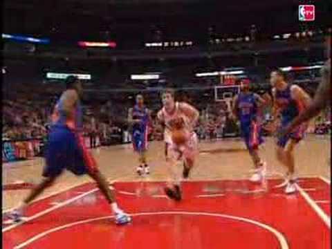 Andres Nocioni slams one for the Bulls!