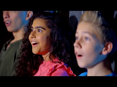 Madagascar Mad Pursuit at Motiongate Dubai feat. Azurra