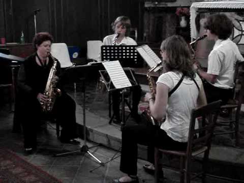 Muppet Show Theme - Saxophone quartet - Quatuor de saxophones - Evelyne BECHE - EMI Saint-Calais