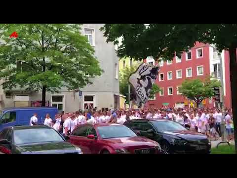 Fanmarsch der Ultras des TSV 1860 München vor dem Rückspiel gegen Saarbrücken