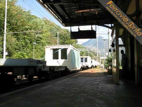 Re 6/6 + Re 4/4 a Preglia con convoglio merci per asilo terremotati d'Abruzzo