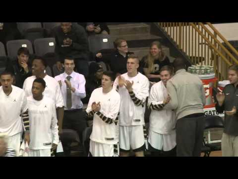 Kahlil Felder Dunks on Green Bay 1/15/2015