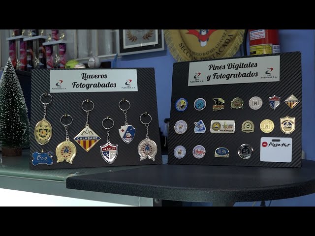 Vídeo relacionado con Trofeos Cadenas | Placa Cementerio Acero - Pergamino 20 x 12,5 cm o 24 x 15 cm.