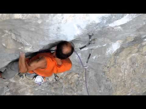 Climbing in Moroeni Don’t fuck with my dreams 8a