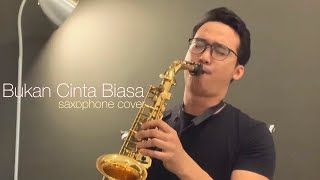 Download lagu Siti Nurhaliza - Bukan Cinta Biasa (Saxophone Cover By Dori Wirawan) mp3