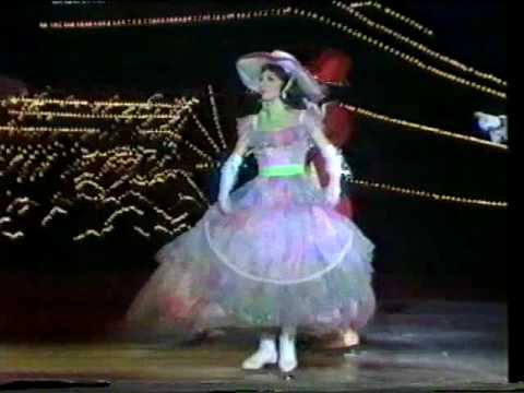 Holiday on Ice 1975 - scarlet