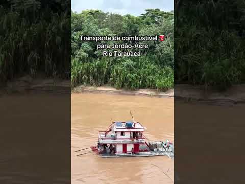 Balsa quase  submersa indo para Jordão Acre pelo Rio Tarauacá