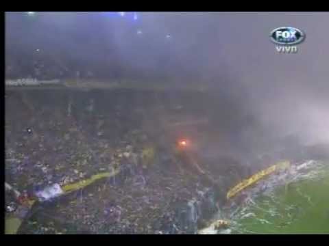"Recibimiento de Boca vs Universidad de Chile Copa Libertadores 2012" Barra: La 12 &bull; Club: Boca Juniors