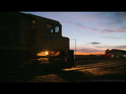 Broad Gauge Mildura Containers Crosses SCT Freight Train (12/2/2018) - PoathTV Australian Railways