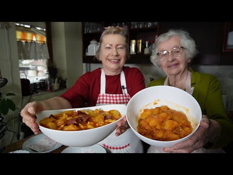 Vojvođanski krompir paprikaš – posni ili sa knedlama (noklama) i dimljenom kobasicom