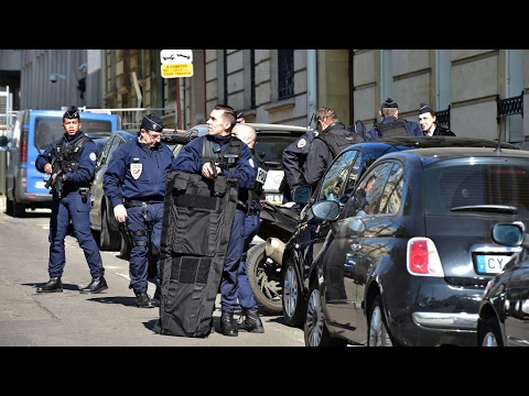 انفجار ظرف في مكتب النقد الدولي بباريس وهولاند يعتبره "اعتداء"