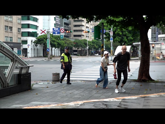 People take shelter in Taipei as urban resilience drill slows mobile internet