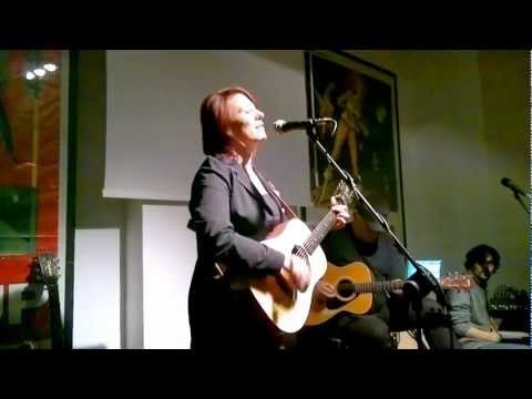 Alessandra Parisi canta 