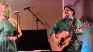 Paul Cotruvo and Toni Bryant sing Bob Dylan's 'It Ain't Me Babe'