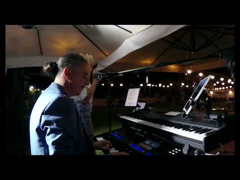 Piano Bar live music