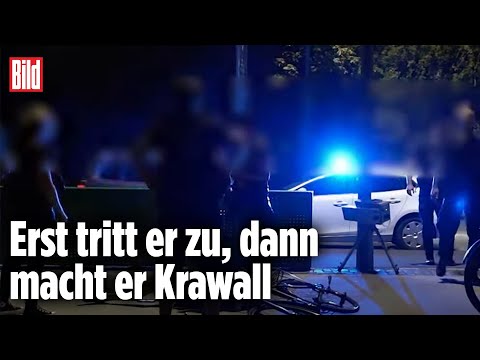 Radfahrer kickt mobilen Blitzer um – vor den Augen der Polizei