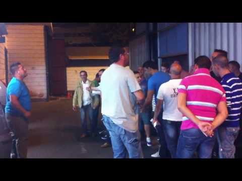 Al salir del periódico me encontré con esta sorpresa, Los Troyanos ensayando