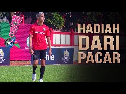 Dapat Hadiah Ini dari Pacar, Al Ghazali Langsung Pamer - Cumicam 16 Juli 2018