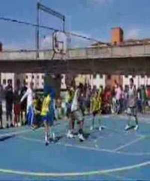 Streetball na favela do Heliopolis