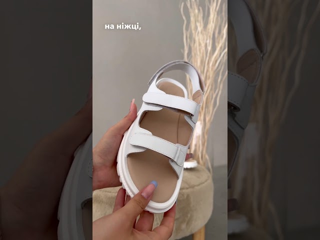 Чоботи жіночі шкіряні байка хутро 592641 Чорний Сандалі жіночі шкіряні 589216 Білі