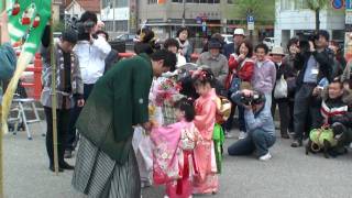 preview picture of video '能登　七尾 「花嫁のれん展」 花嫁道中 2010'