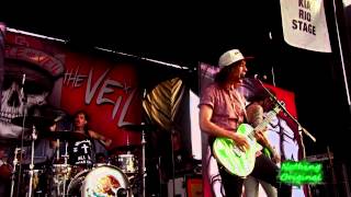 Intro/Besitos - Pierce the Veil (Live Warped Tour 2012)