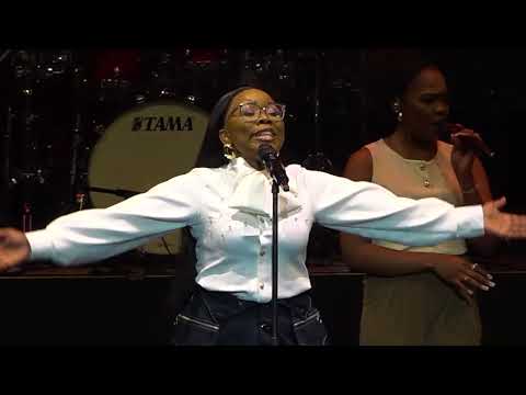 Nontokozo Mkhize - All The Glory (Live) (Official Visualizer)