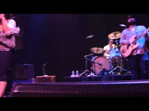 Hurricane Strut - Alabama Shakes -12/06/11