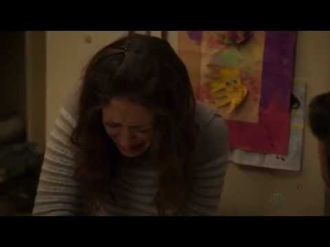 Shameless US - Fiona cleaning Monica's blood.