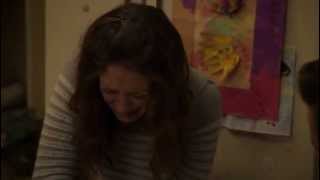 Shameless US - Fiona cleaning Monica's blood.