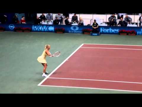 Tennis Classic 2011: Caroline Wozniacki imitates Serena Williams in Bratislava