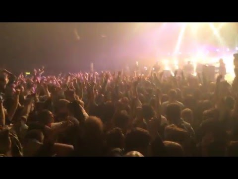 Smoke Bomb Thrown At The Courteeners - Liam Fray Kicks Off