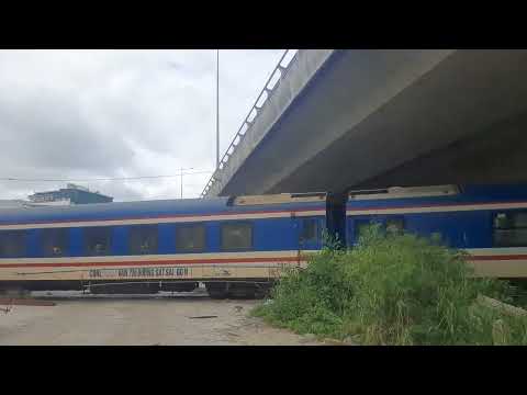 D19E-960 pulled train SE7 leaving Nha Trang city late over 2,5 hrs