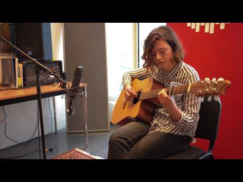 Eef - Things Behind the Sun (Nick Drake cover) Vitrinekast MuzieklesDenBosch Mei 2019