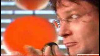 Nyár volt, s blúzát a szél...