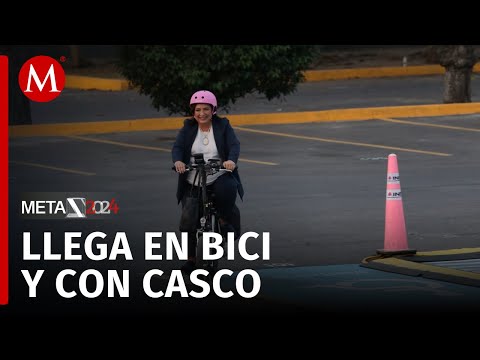 Xóchitl Gálvez llega en bicicleta al debate presidencial