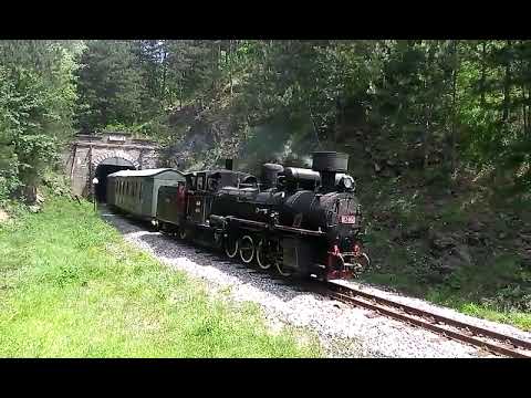 83 052 with a train from Sargan Vitasi, down the Sargan 8 to Mokra Gora.