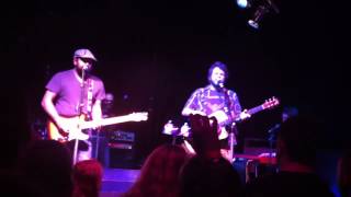 Busby Marou, singing 5 Rocks