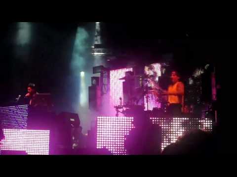 A-trak x Travis perform ANYWAY x HEADS WILL ROLL!! EDC LA 201