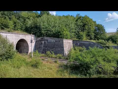 R 5525 Pașcani Tg Neamț la ieșirea din tunel Cristești