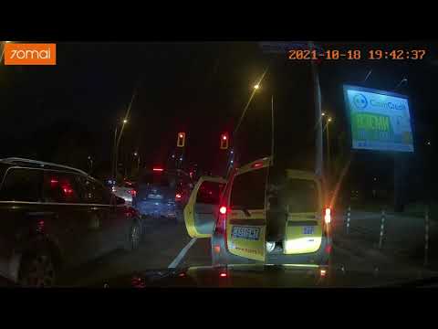 Колко емигранти могат да се съберат в едно такси?