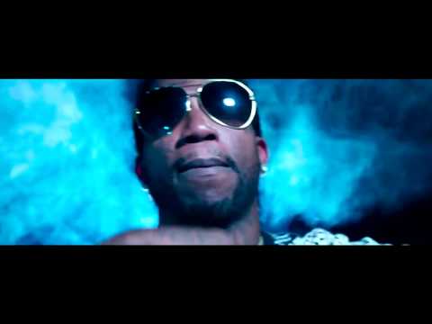 KAARIS FAIT DU VIOLON