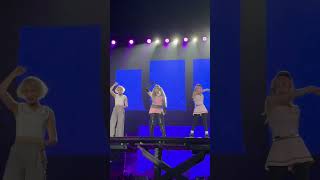 Download lagu 2NE1 - Ugly (Kuala Lumpur 250201) mp3