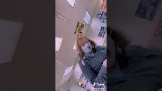 faze tari tipa cu masca pe fata