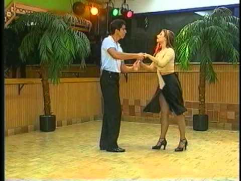 Intermediate level Salsa turn pattern